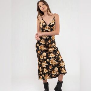 Floral satin dress size small, blu pepper